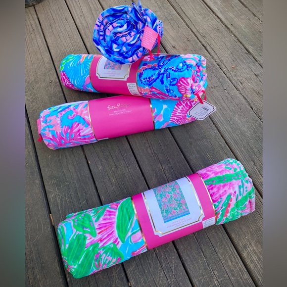 Lilly Pulitzer Luxe Beach Towel in “Coming in Hot” - Picture 2 of 5